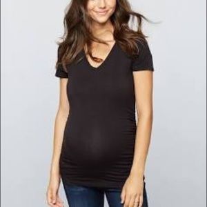 🌻A Pea in the Pod v-neck ruched shirt🌻